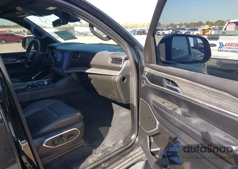 2022 Jeep Wagoneer Series Ii 4X2 z USA, uszkodzony, nr VIN 1C4SJUBT1NS184624